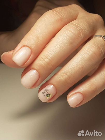 Маникюр с покрытием гель-лаком