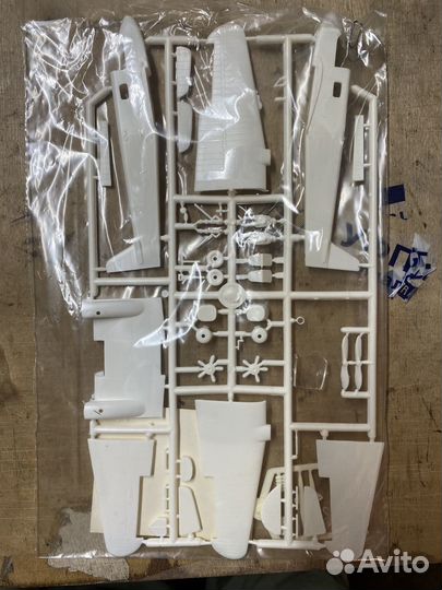 Модель самолета 1:72 як6 бомбардировщик легкий