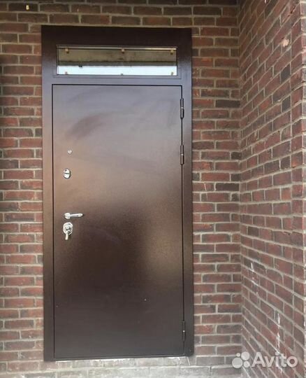 Входные двери с верхней вставкой, двери с фрамугой