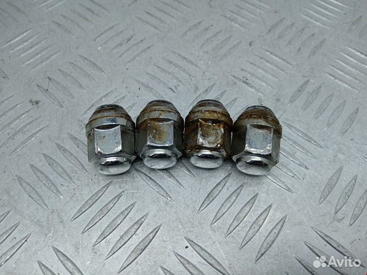 Болт Hyundai Getz рест. 2007 6L2Z1012BA