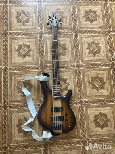 Бас гитара 5 струн Cort датчики Fishman