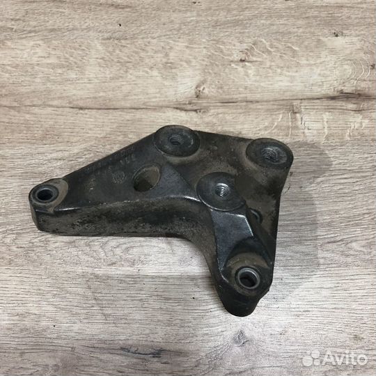 Кронштейн кпп Opel Astra h