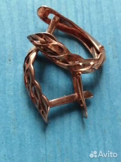 Золотые серьги