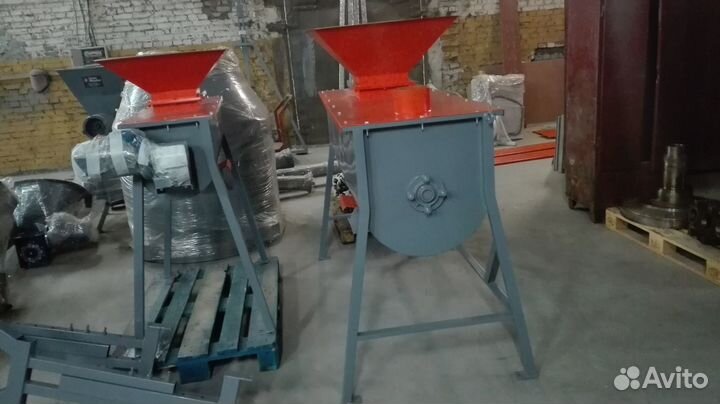 Смеситель кормов горизонтальный