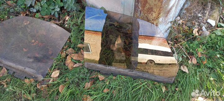 Стекло боковое(левправ)