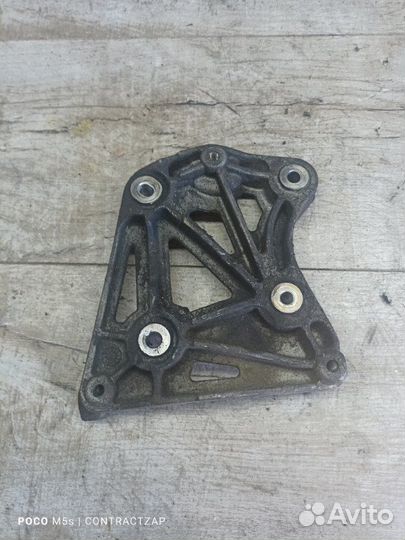 Кронштейн компрессора кондиционера Chevrolet