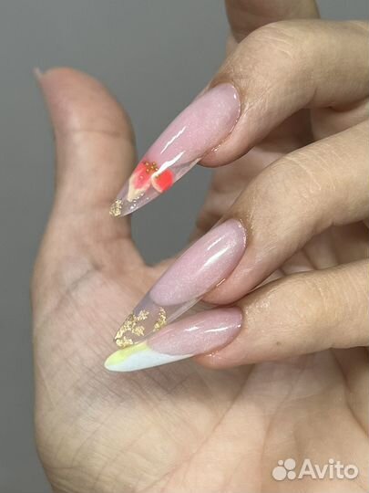 Модель на маникюр