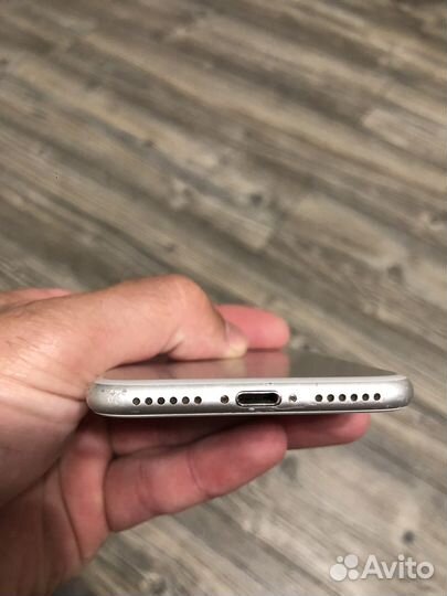 Телефон iPhone 7