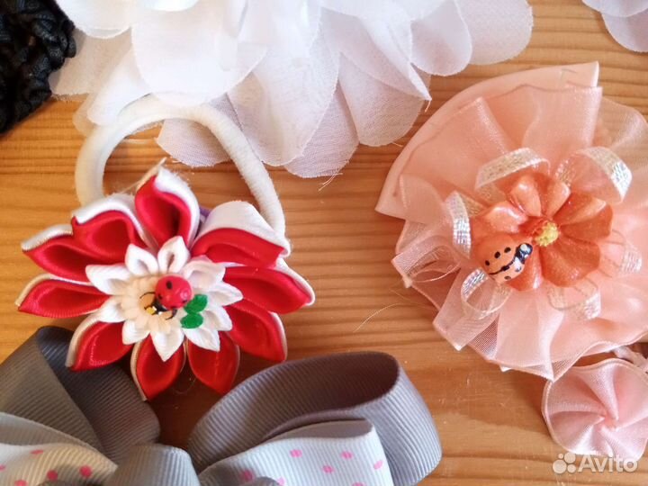 Банты, резинки и заколки для волос