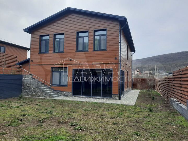 Коттедж 205,9 м² на участке 6 сот.