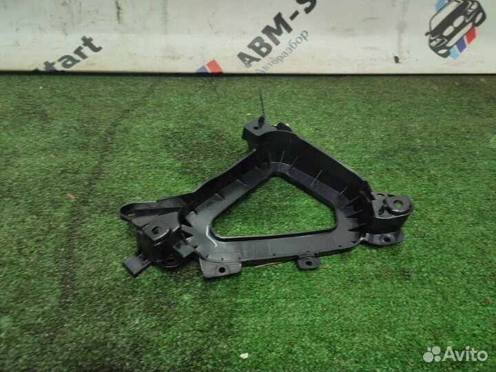Кронштейн правый Bmw X3 F25 N20B20A 2012
