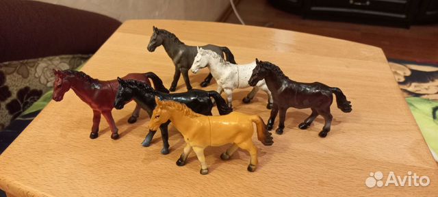 Фигурки лошадок
