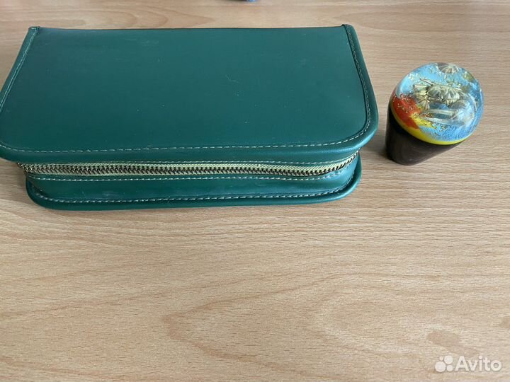 Винтажный несессер и набалдашник на передачу