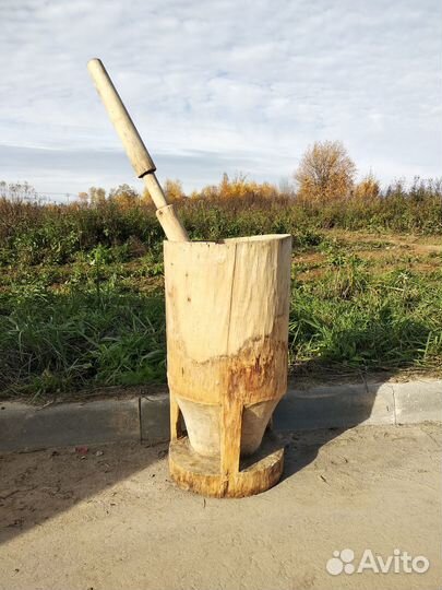 Старинная деревянная ступа