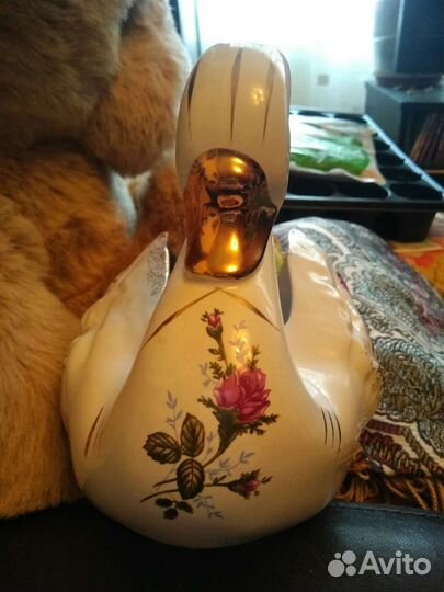 Большая фарфоровая статуэтка - ваза