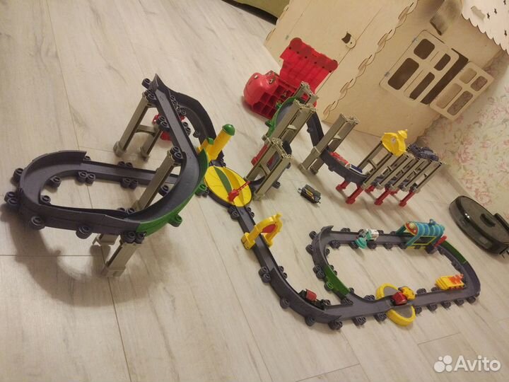 Игрушка железная дорога и паровозики Чанингтон