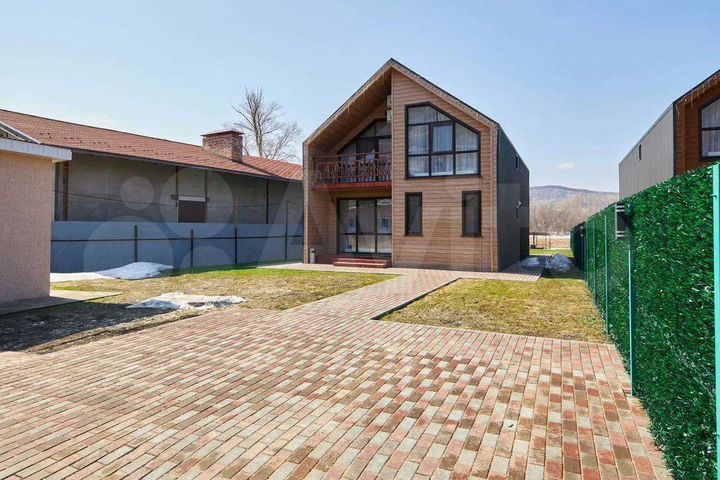 Коттедж 172 м² на участке 7,5 сот.