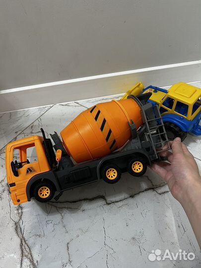 Бетономешалка и трактор игрушки для мальчика