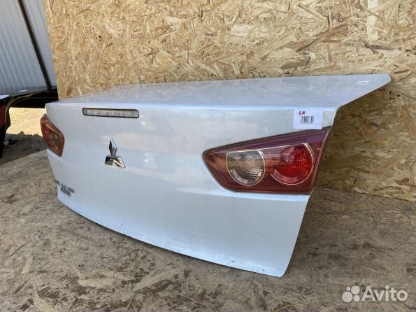 Митсубиси Лансер 10 крышка багажника