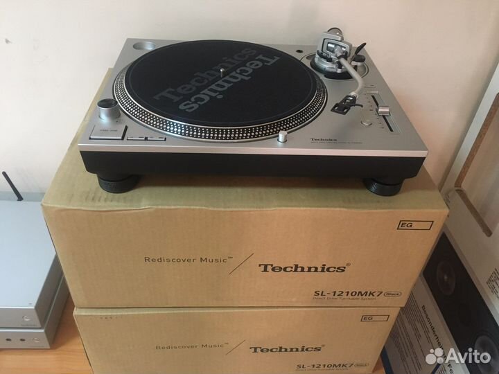 Technics sl 1200 mk7 Silver
