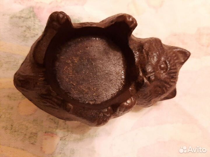 Котёнок - пепельница, чугунное литье (10,5х6)