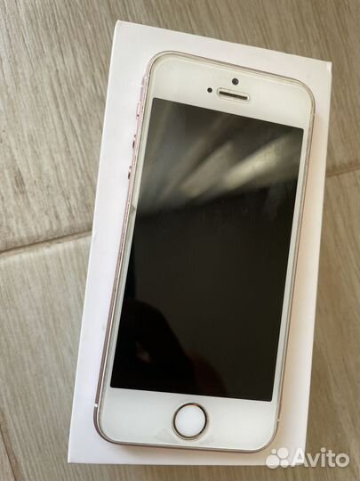 Телефон iPhone SE 16 gb