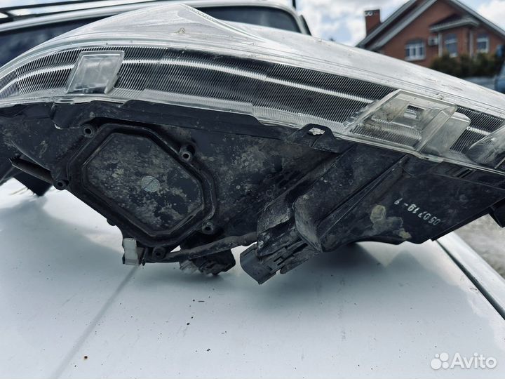 Фара toyota hilux 8 2016