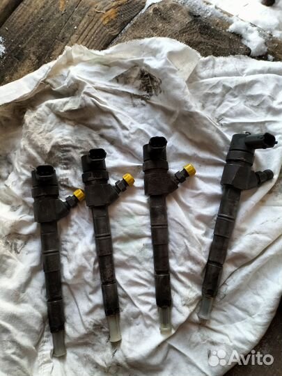 Форсунка Bosch 0445110327 Opel 2.0