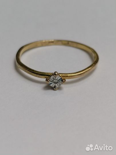 Кольцо с бриллиантом 375 пробы,17 размер