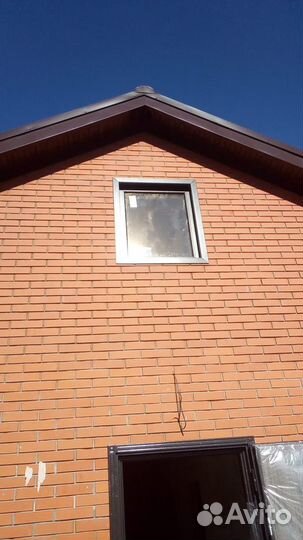 Окно пвх, Темный дуб с наружи с откосом и сеткой