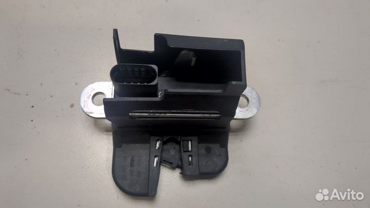 Замок багажника Volkswagen Touran, 2006