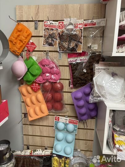 Полки стеллажи, эконом панели, крючки