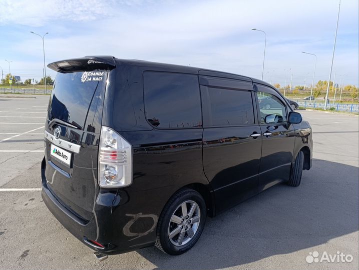 Toyota Voxy 2.0 CVT, 2009, 366 000 км