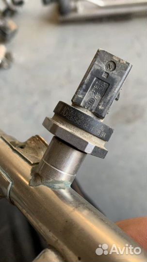 Рампа топливная Skoda Octavia A7 FL 1.8 CJS 2018