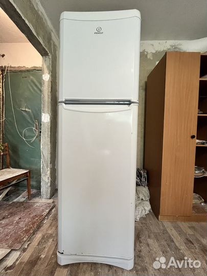 Холодильник бу indesit