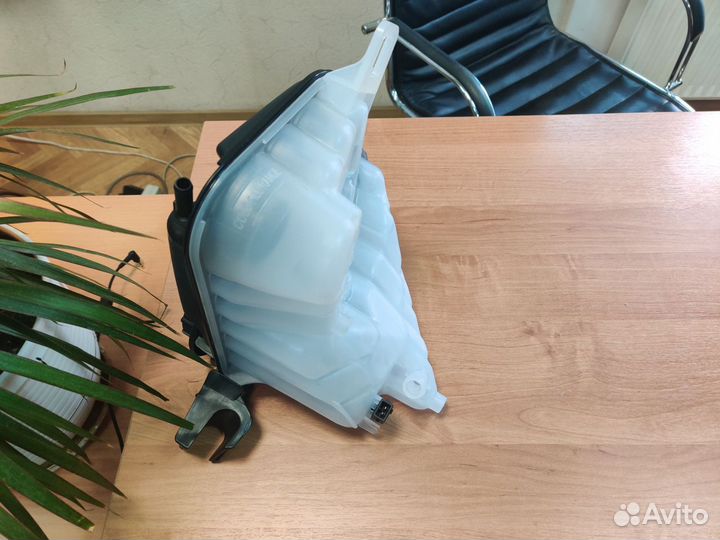 Расширительный бачок Jaguar XF, XJ