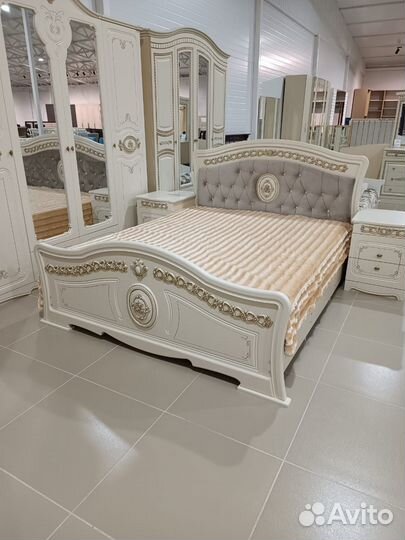 Спальный гарнитур Азалия