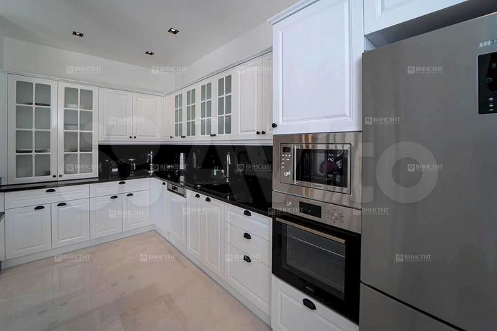 Дом 450 м² на участке 12 сот.