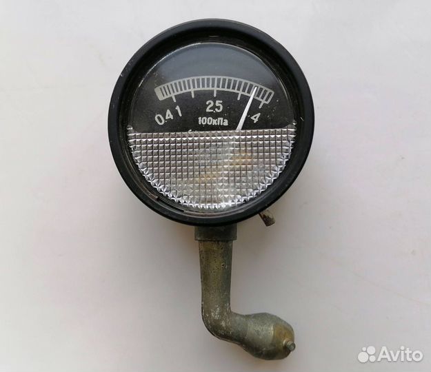 Манометр для измерения давления шин