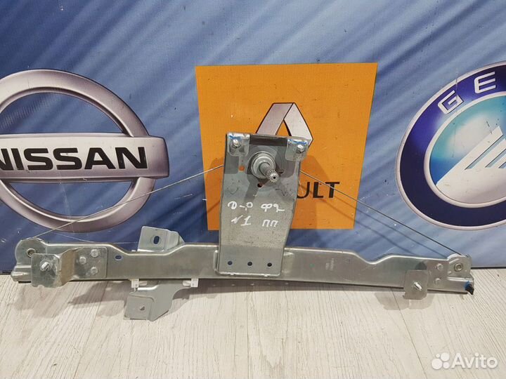 Стеклоподъемник перед Nissan terrano D10 Прав