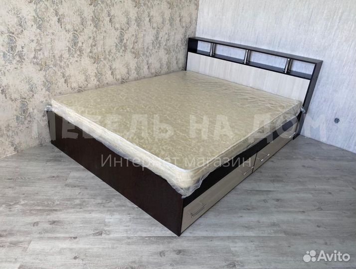 Кровать с матрасом