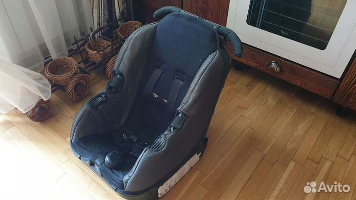 Детское авто-кресло коляска