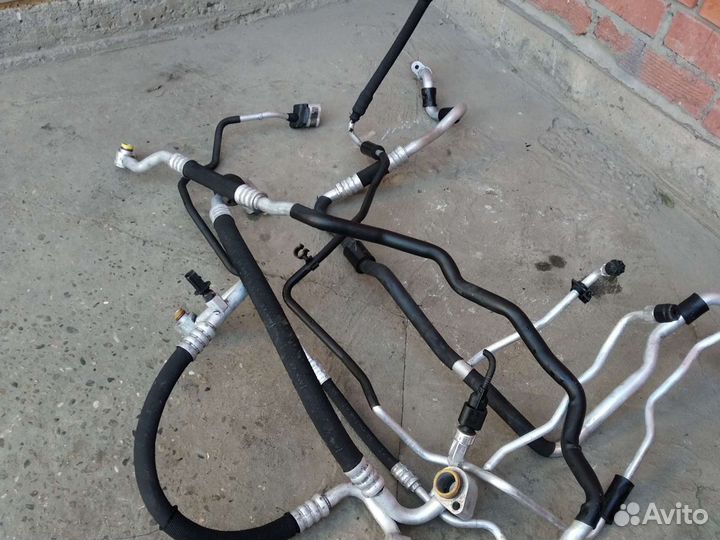 Трубка кондиционера на Фольксваген Touareg 3.2