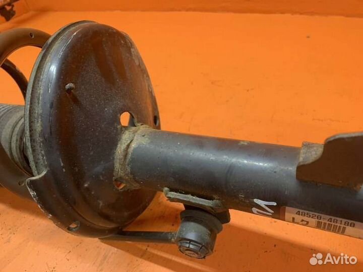 Стойка амортизатора передняя левая Toyota