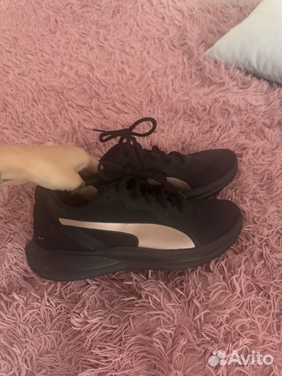 Кроссовки женские