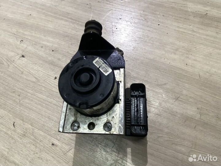 Блок ABS (насос) Volkswagen Jetta V (2005—2011) 1K