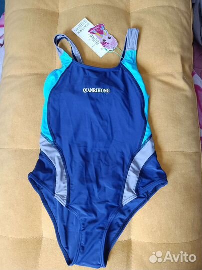 Новый купальник на 130-140 см для девочки