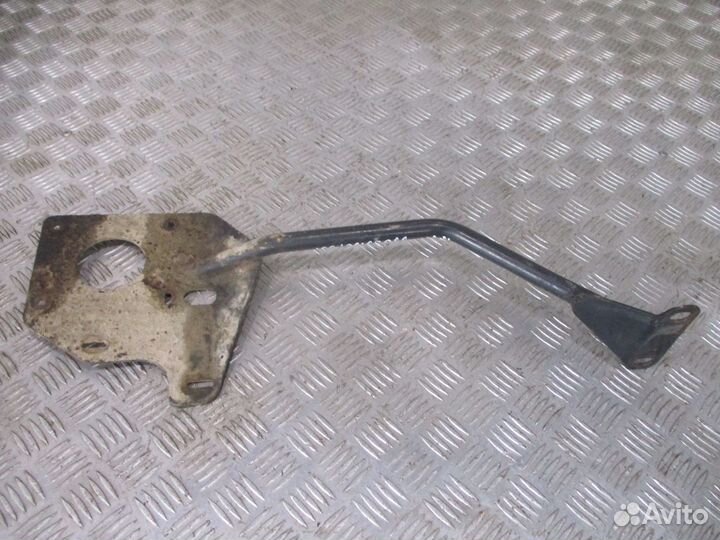 Кронштейн крыла левый MAN 82612435087