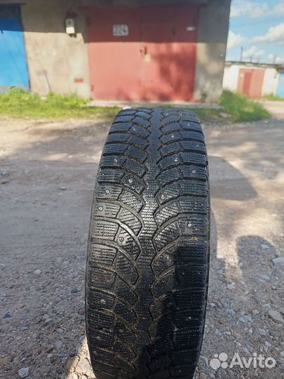 Bridgestone Blizzak Spike-01 205/70 R15