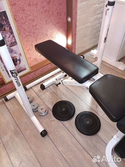 Скамья для жима со стойками, штангой и гантелями